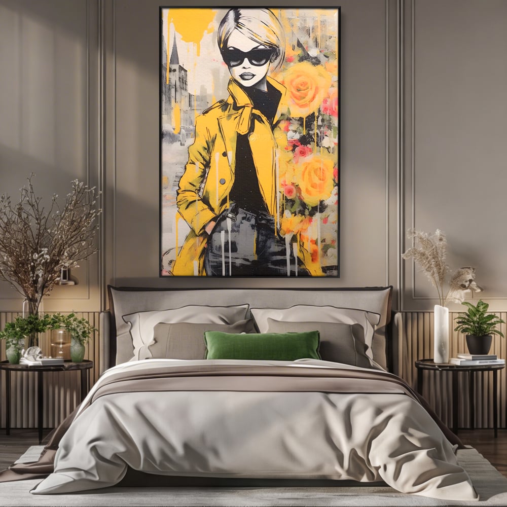 Tablou canvas cu tablou canvas cu femeie in jacheta galbena, in rama de aluminiu negru, pe perete intr-un dormitor